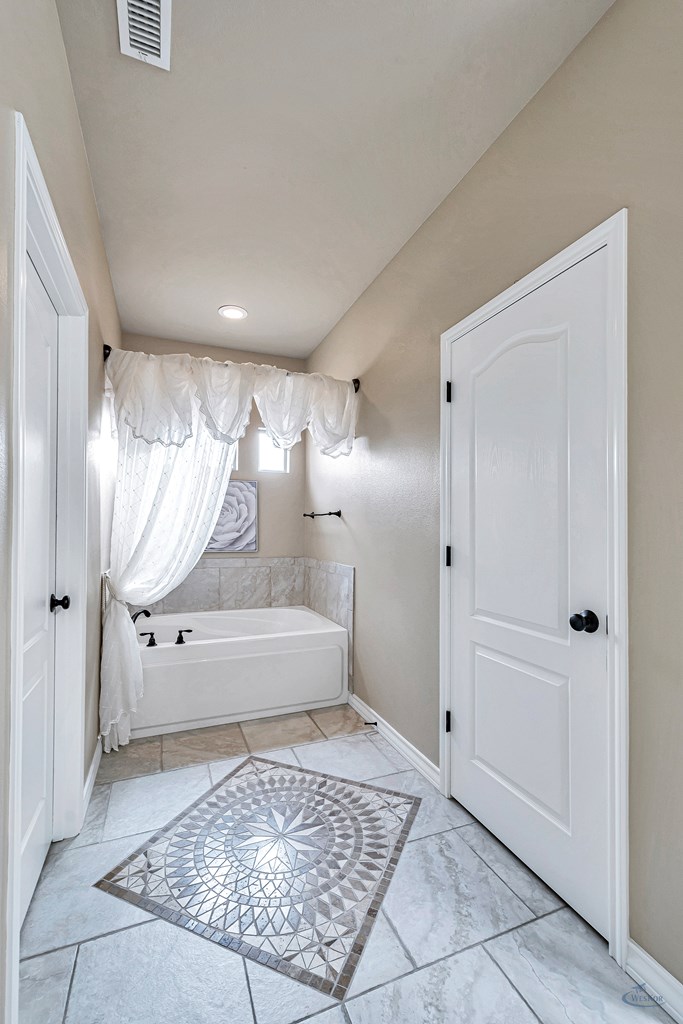 2504 Regency Oaks Ct