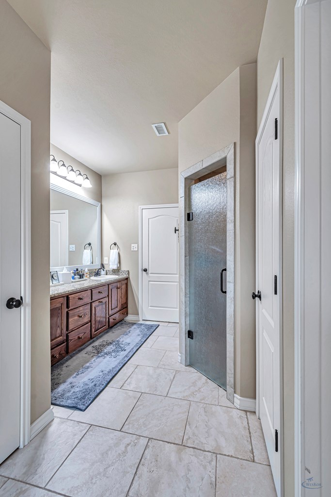 2504 Regency Oaks Ct