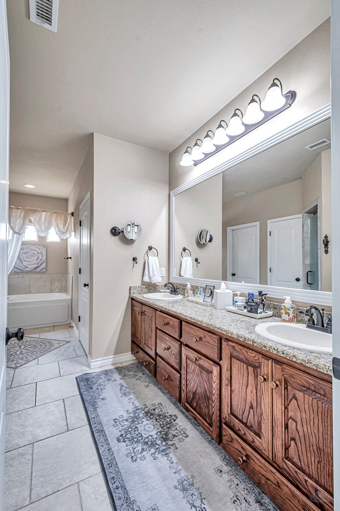 2504 Regency Oaks Ct