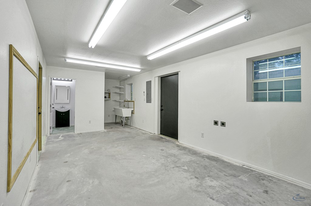 10803 E County Rd 105