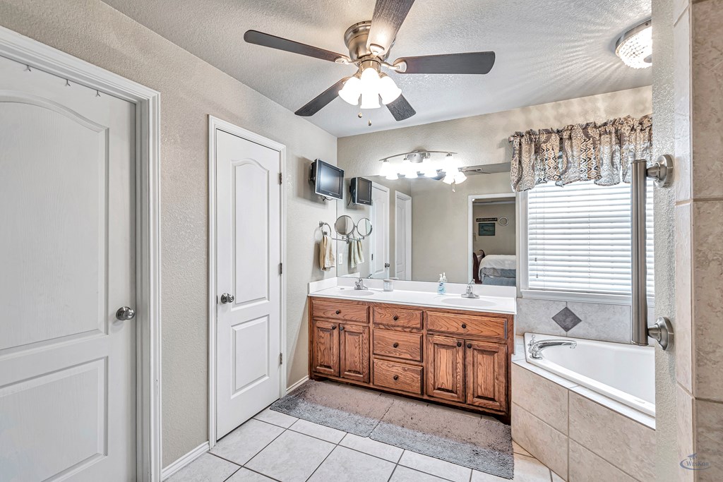 10601 E County Rd 102