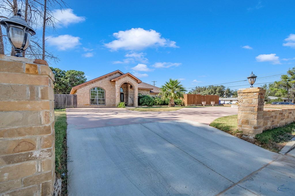 2301 W Golf Course Rd