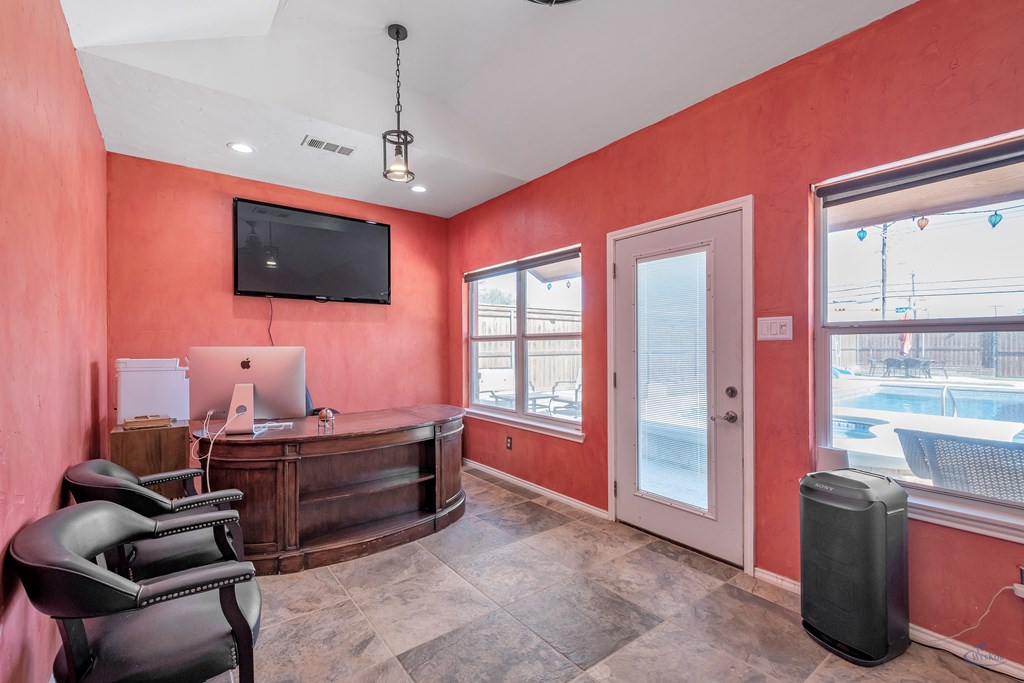 2301 W Golf Course Rd