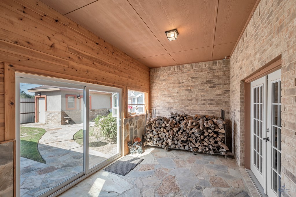 2301 W Golf Course Rd