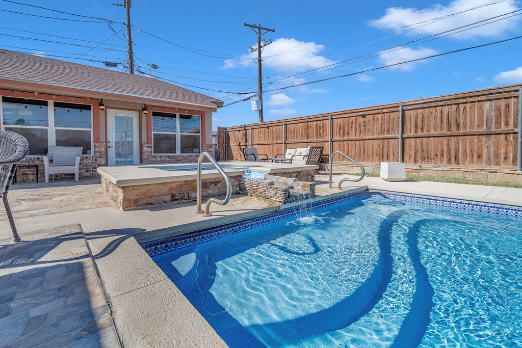 2301 W Golf Course Rd