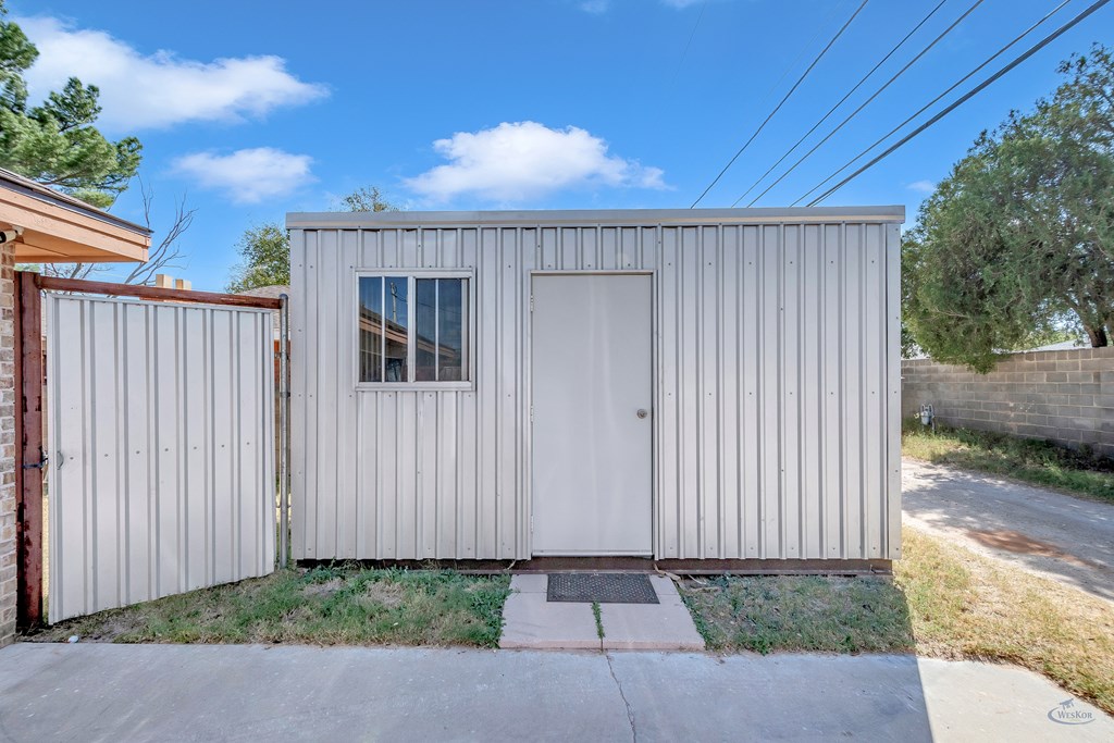 2301 W Golf Course Rd