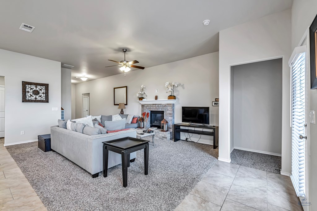 6704 Brand Lane