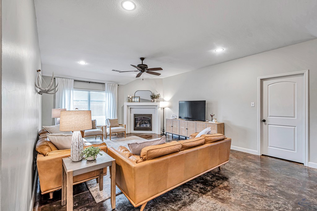 6024 Frio Dr