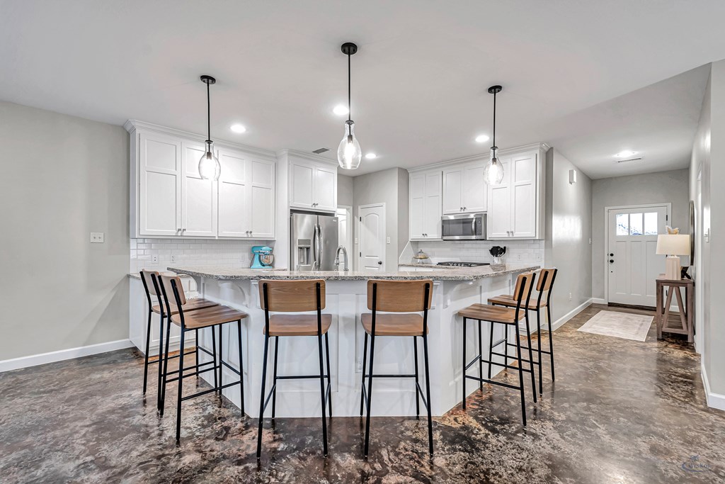 6024 Frio Dr