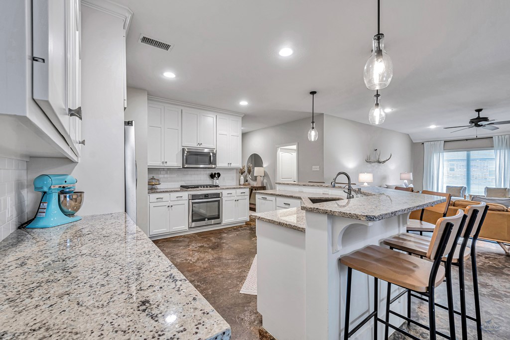6024 Frio Dr