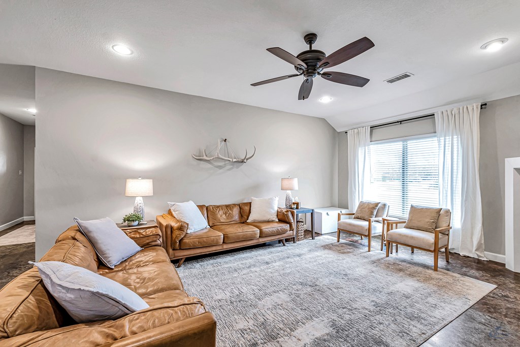 6024 Frio Dr