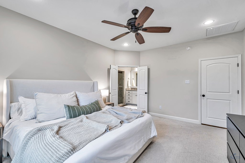 6024 Frio Dr