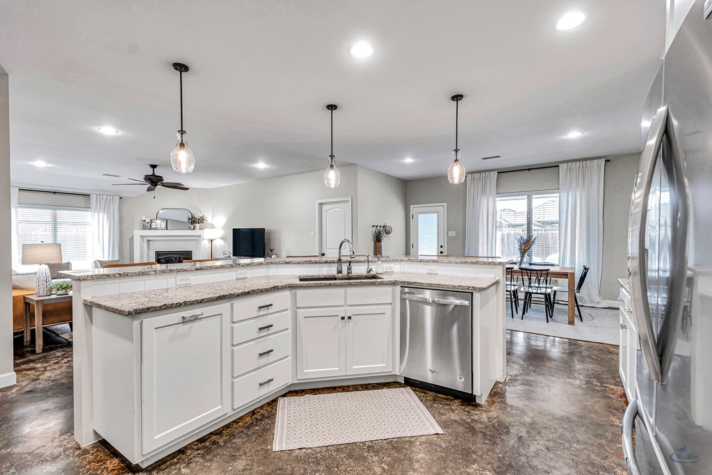 6024 Frio Dr