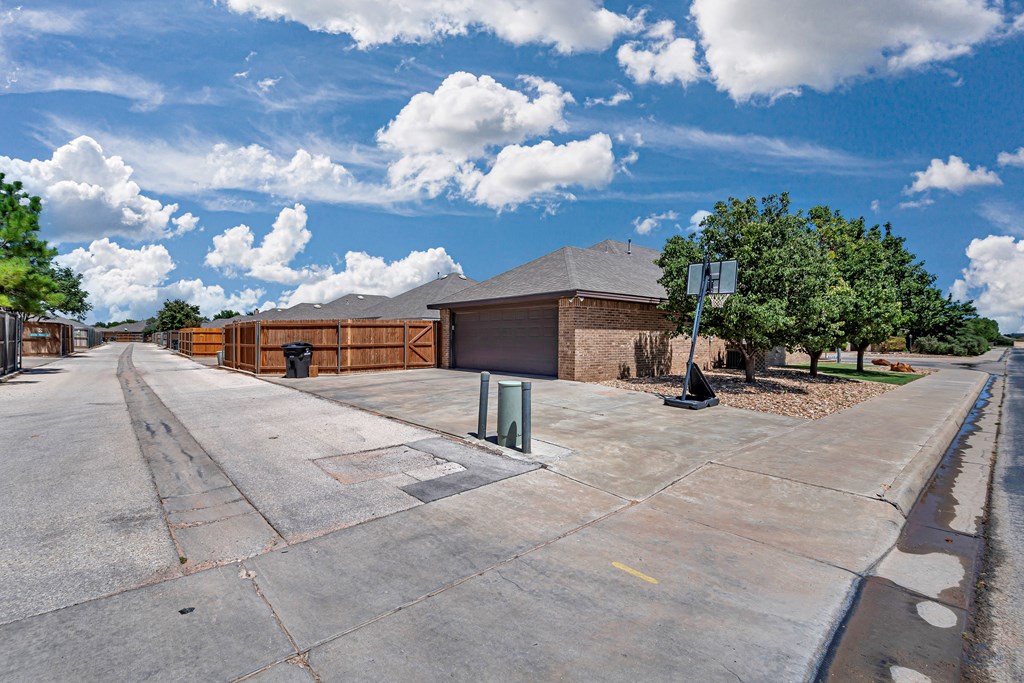 6016 Medina Dr