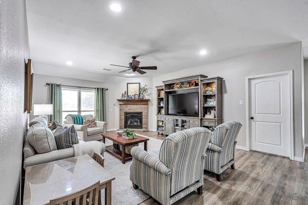 6016 Medina Dr