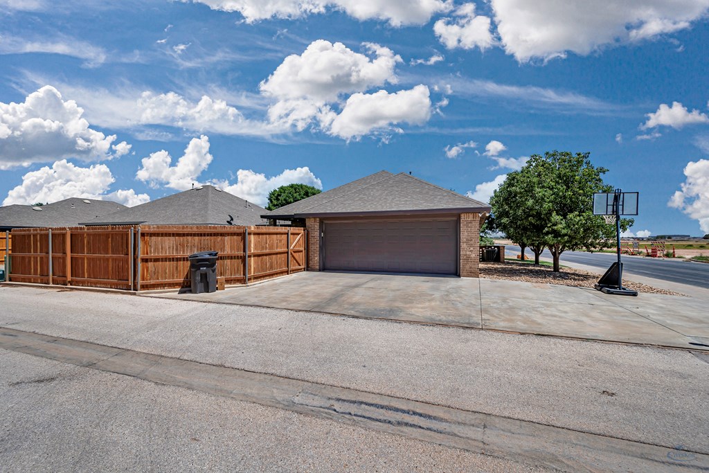 6016 Medina Dr
