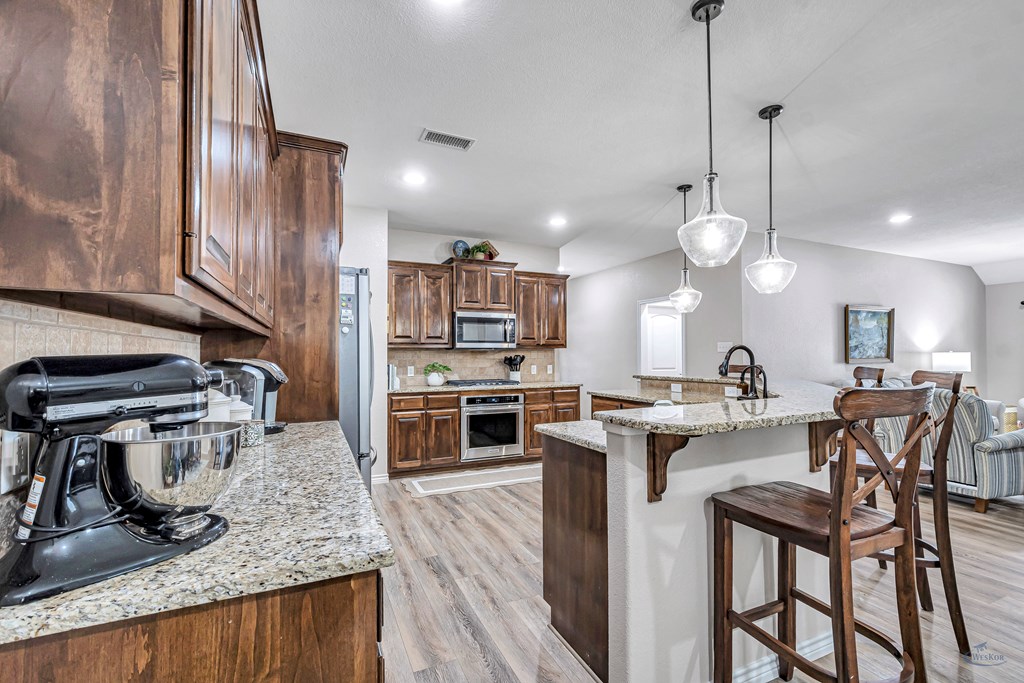 6016 Medina Dr