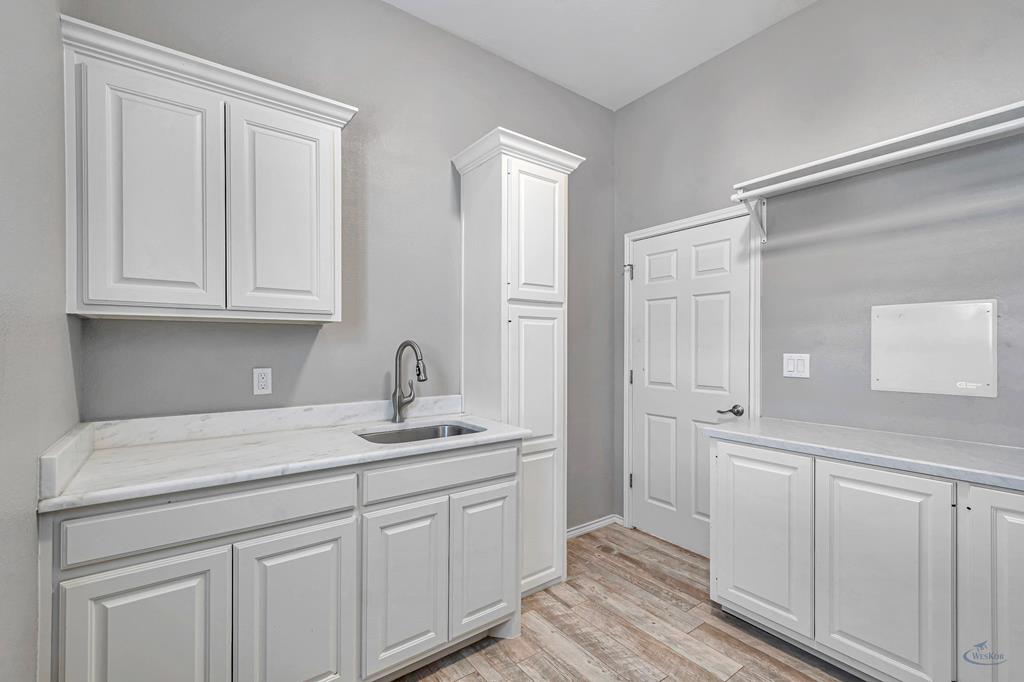 1907 N Fairgrounds Rd