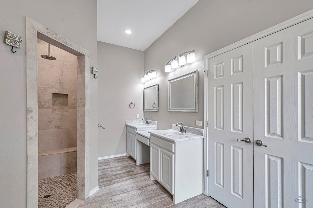 1907 N Fairgrounds Rd