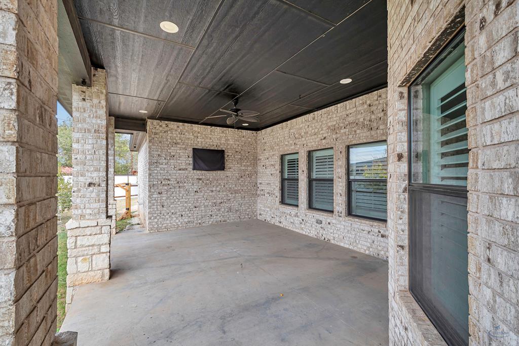 1907 N Fairgrounds Rd