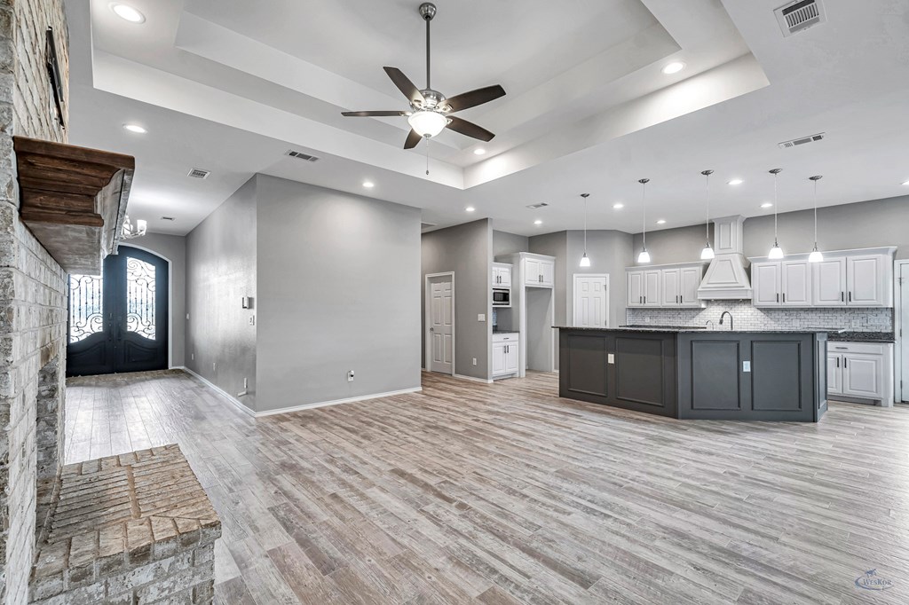 1907 N Fairgrounds Rd