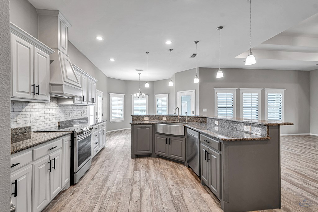 1907 N Fairgrounds Rd