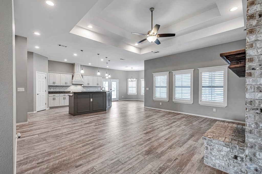 1907 N Fairgrounds Rd