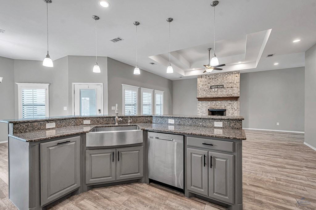 1907 N Fairgrounds Rd