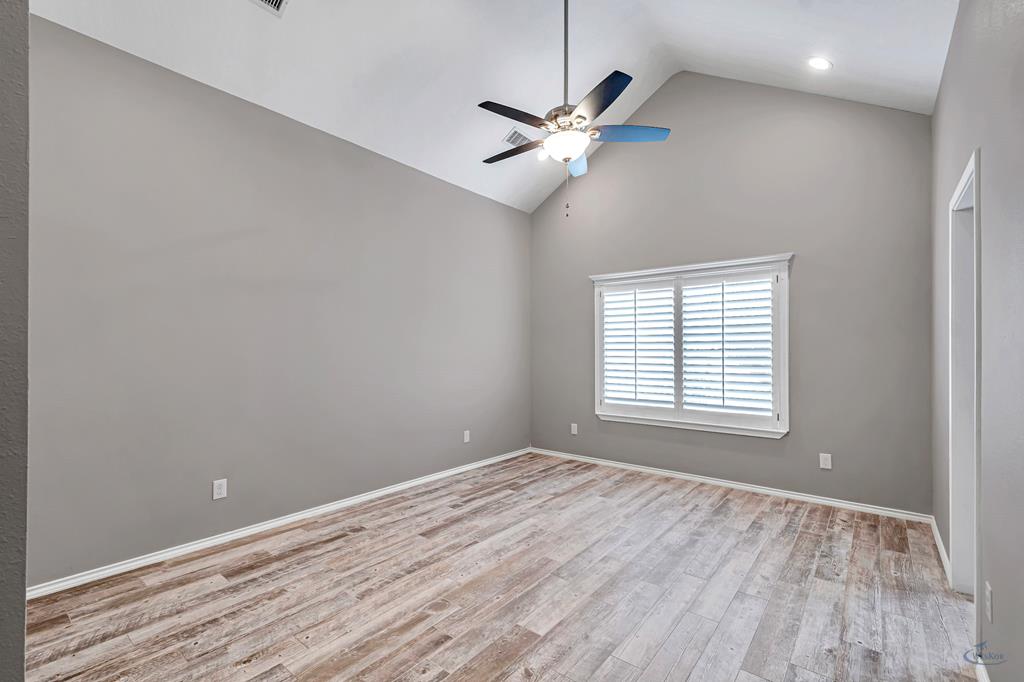 1907 N Fairgrounds Rd