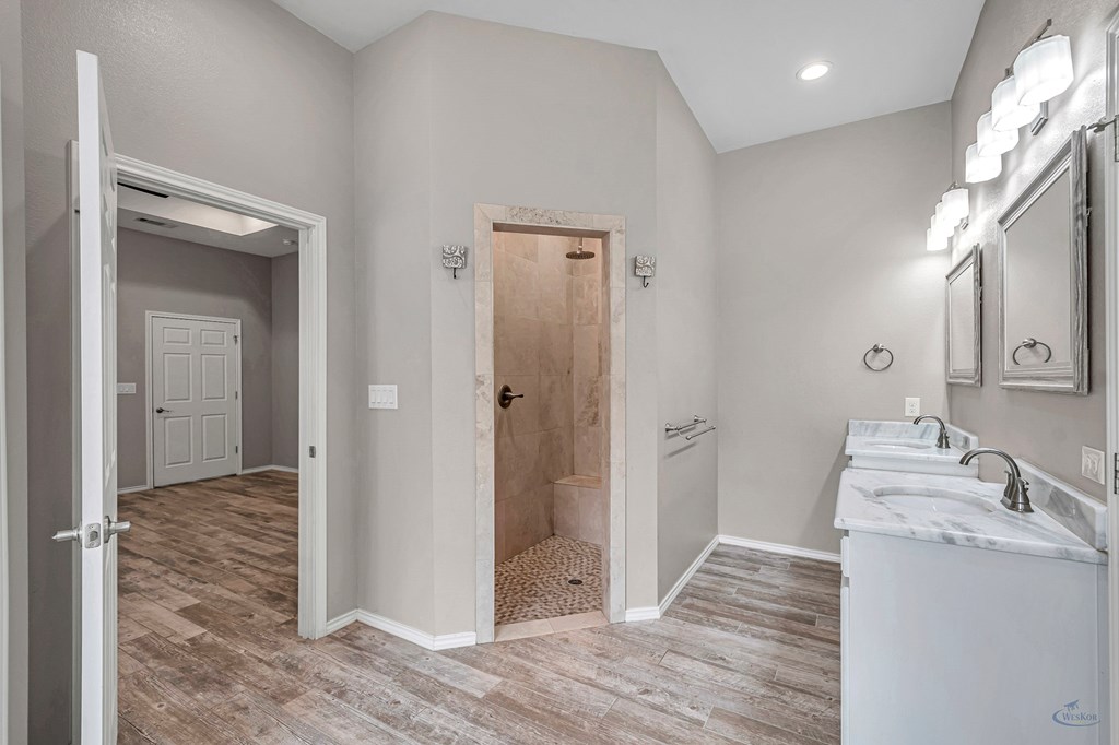 1907 N Fairgrounds Rd