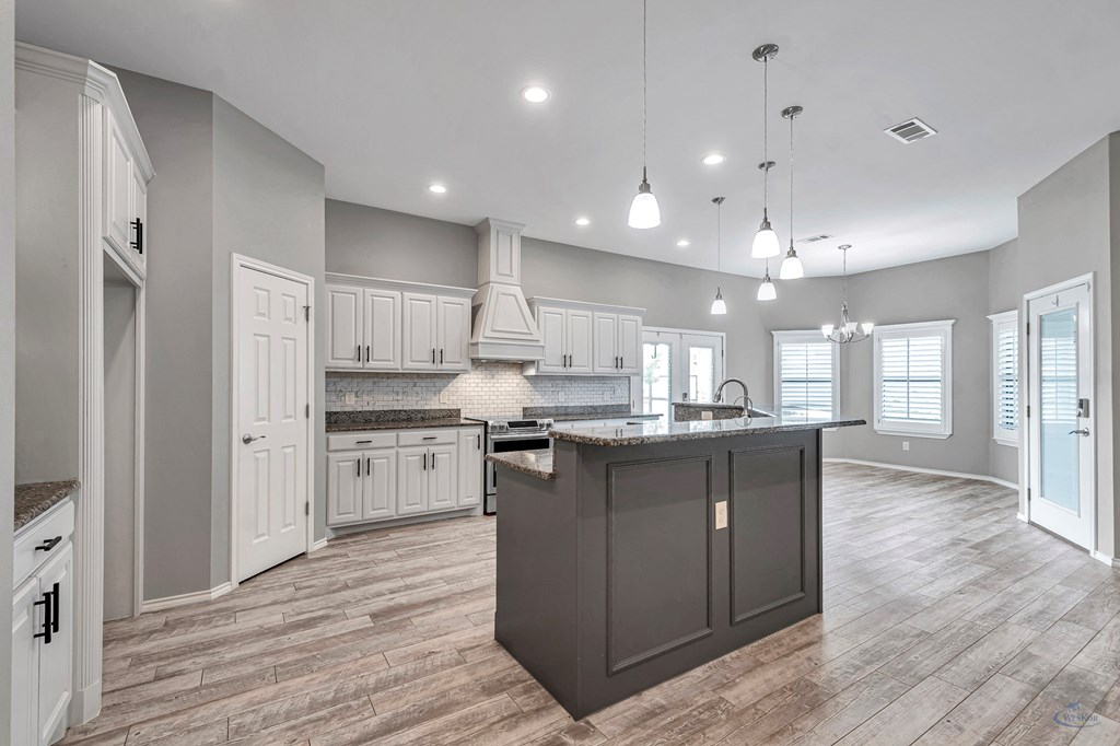 1907 N Fairgrounds Rd