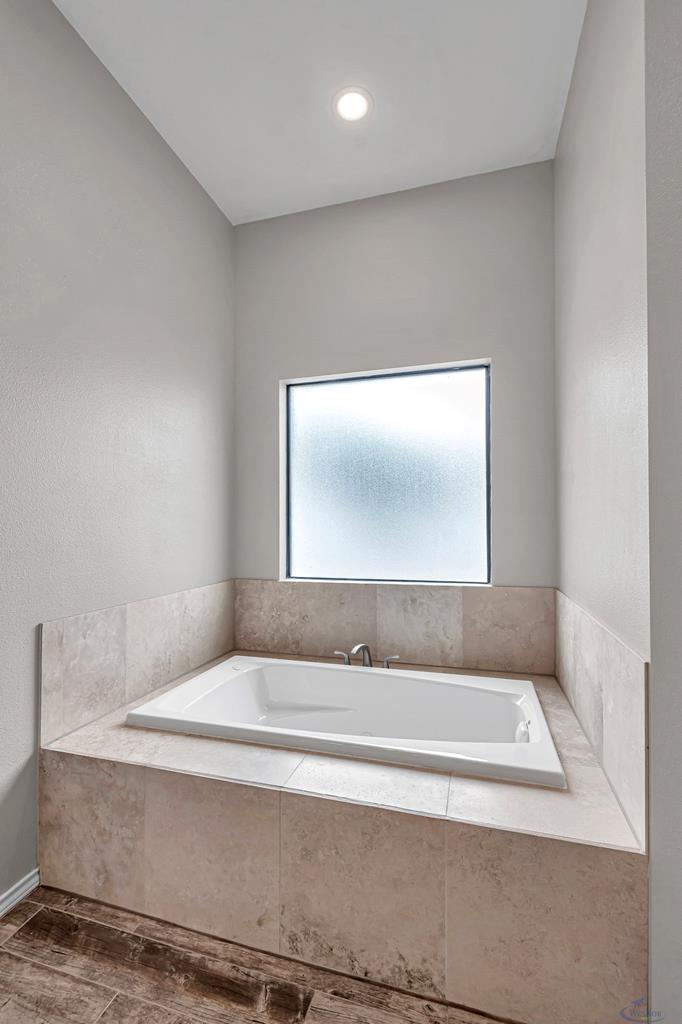 1907 N Fairgrounds Rd