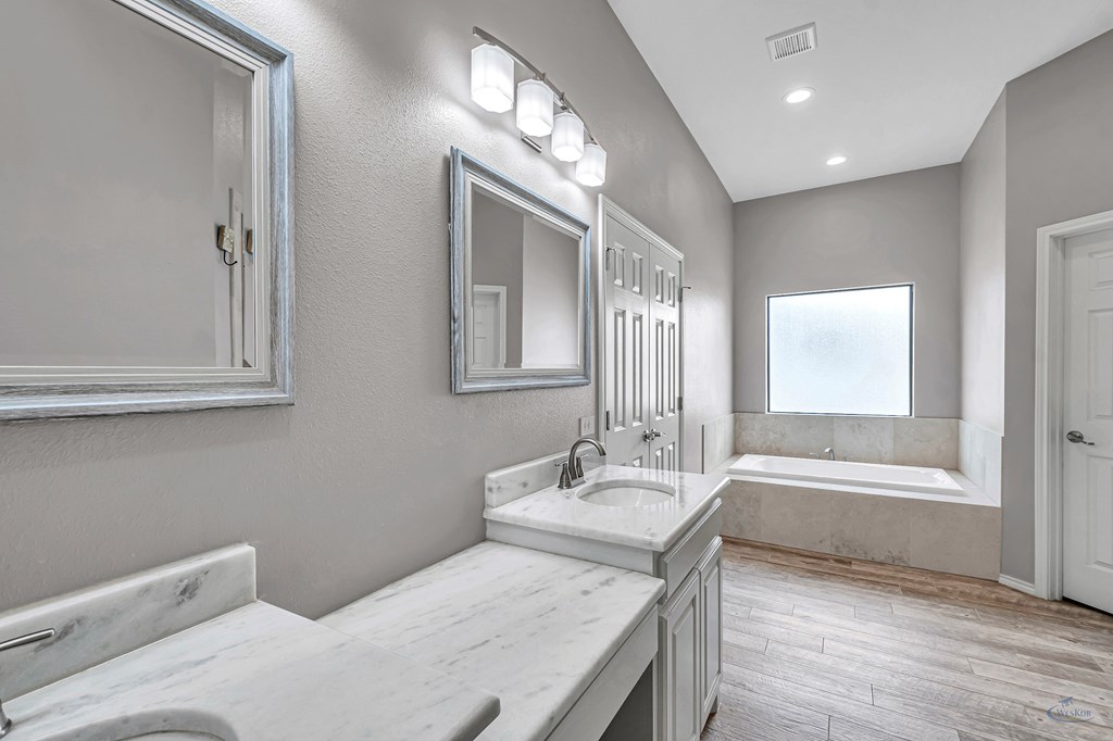 1907 N Fairgrounds Rd