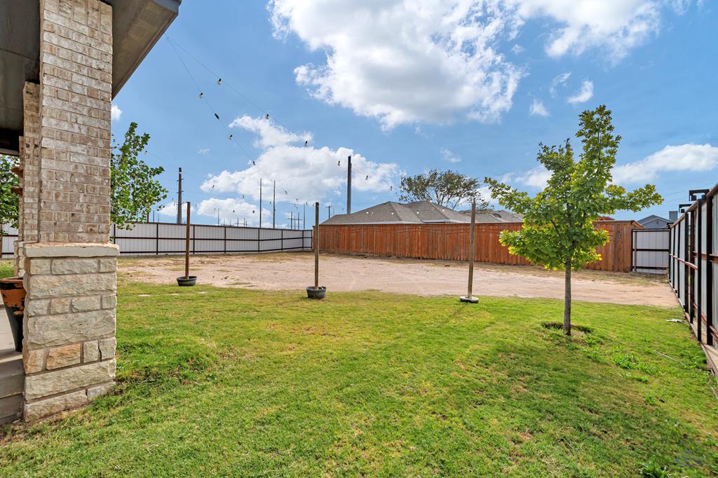 1907 N Fairgrounds Rd