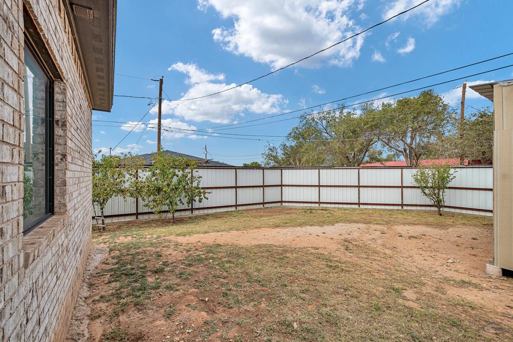 1907 N Fairgrounds Rd