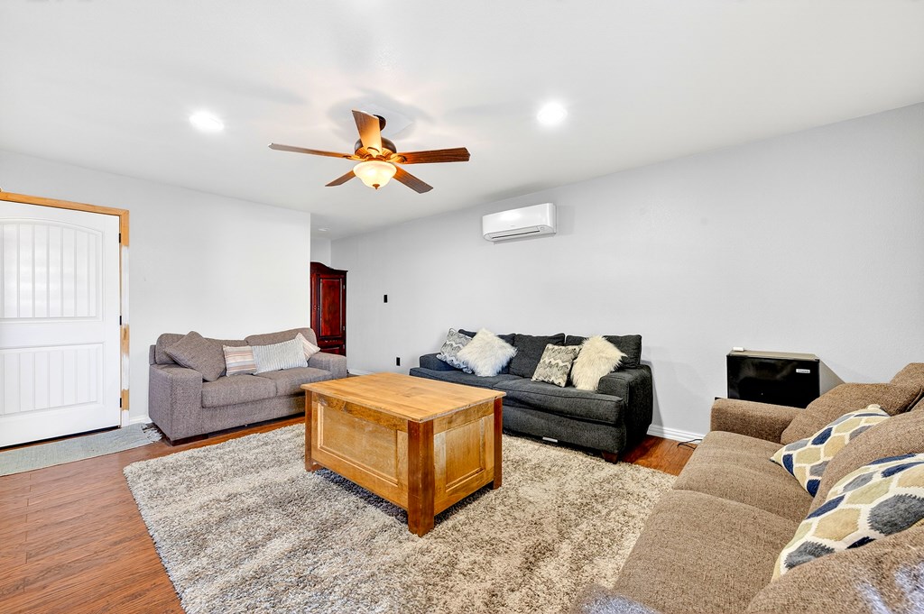 2104 S County Rd 1086