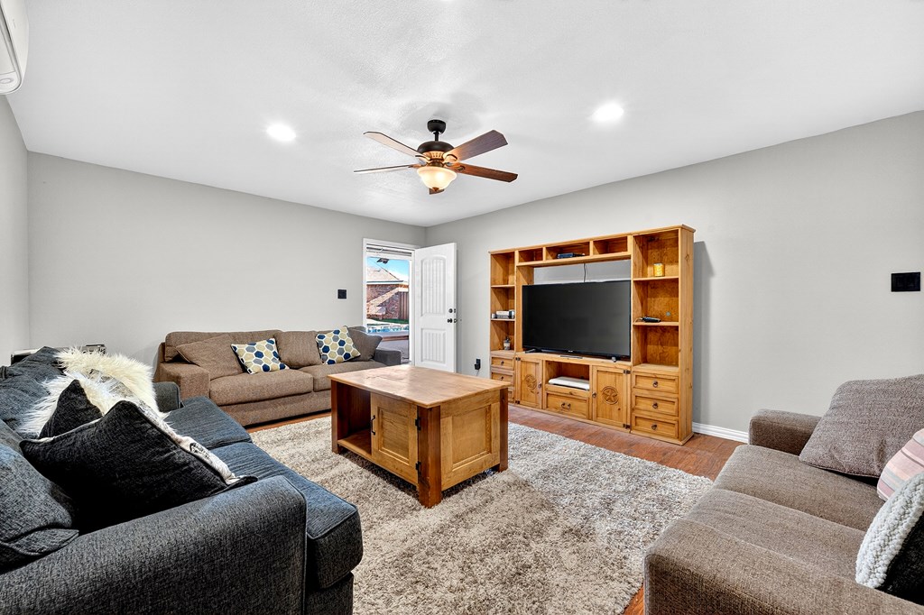 2104 S County Rd 1086