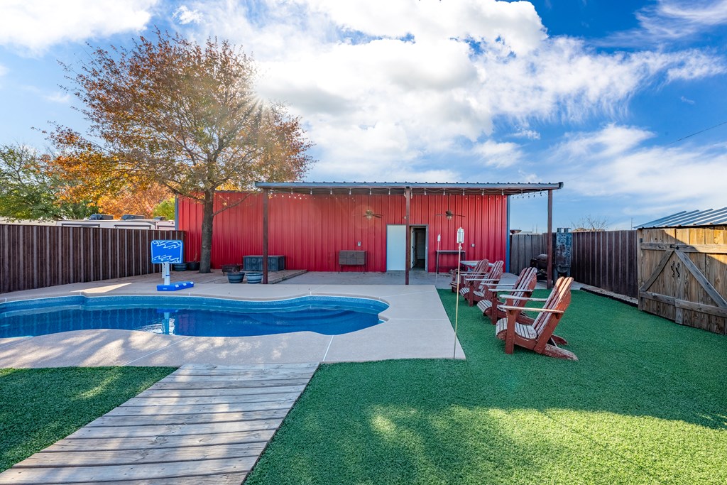 2104 S County Rd 1086