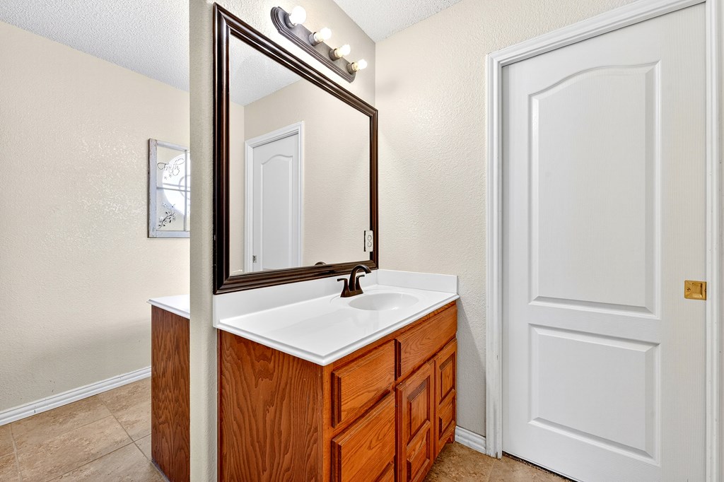 2104 S County Rd 1086