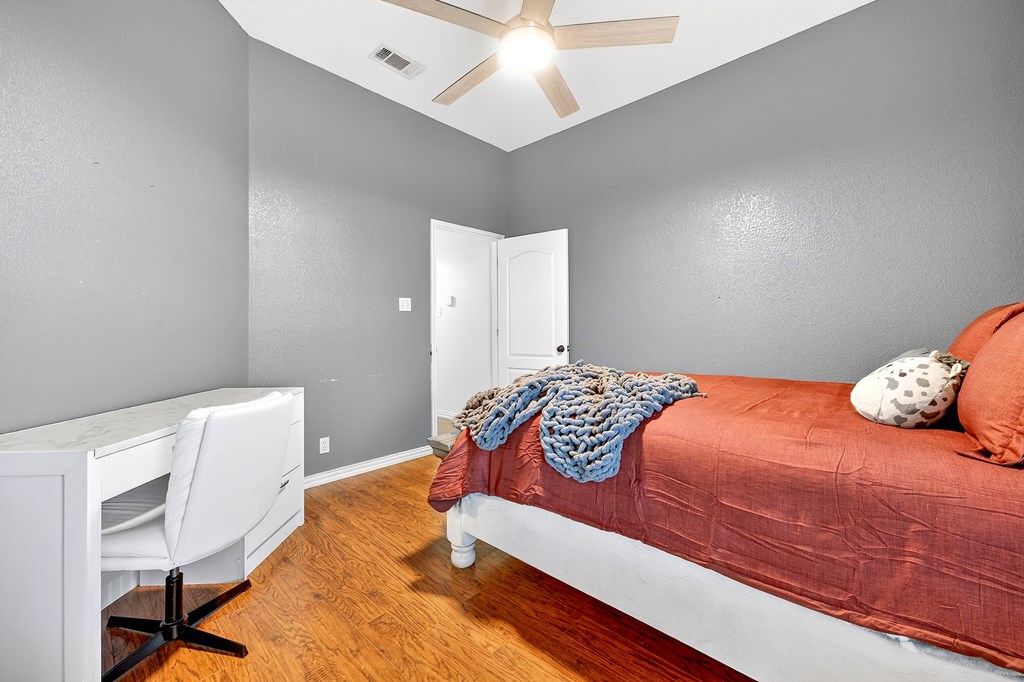 2104 S County Rd 1086