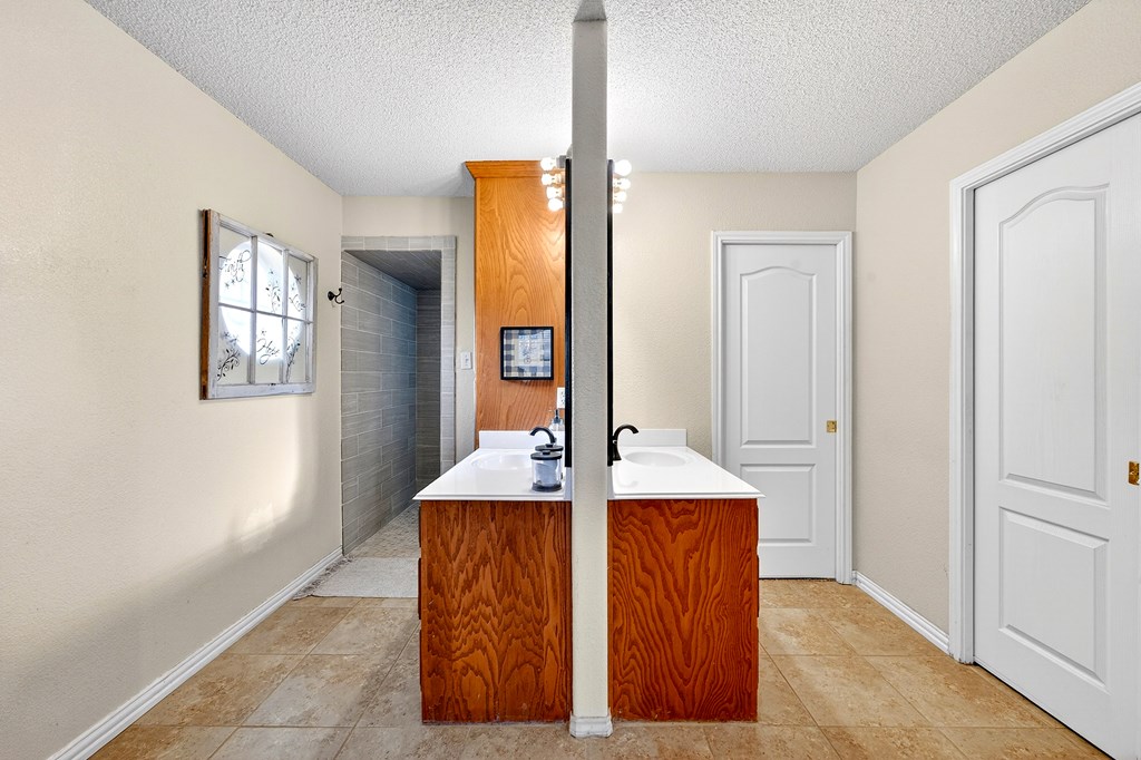 2104 S County Rd 1086