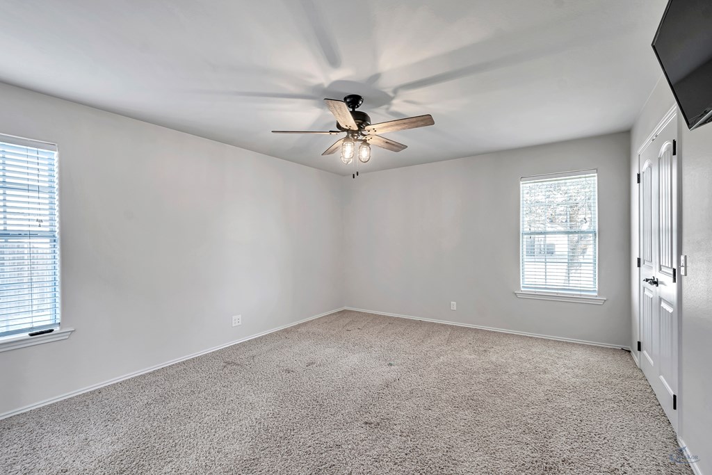 1401 S County Rd 1072