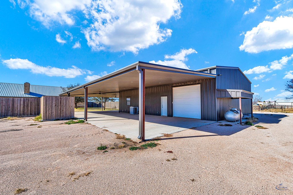 1401 S County Rd 1072