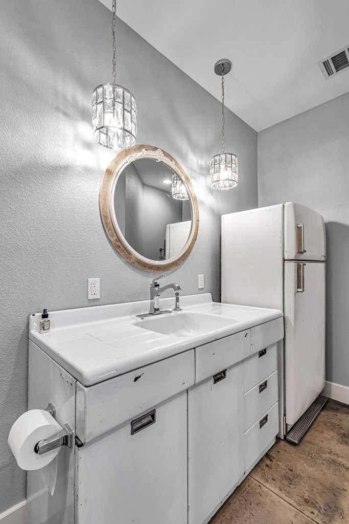 1401 S County Rd 1072