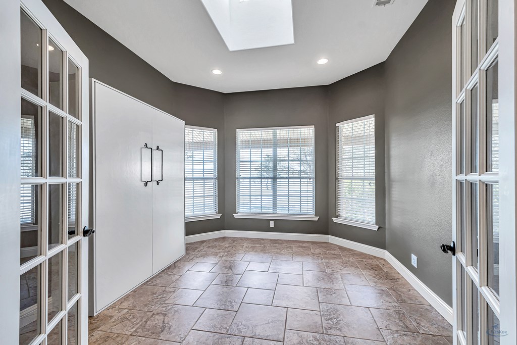 1401 S County Rd 1072