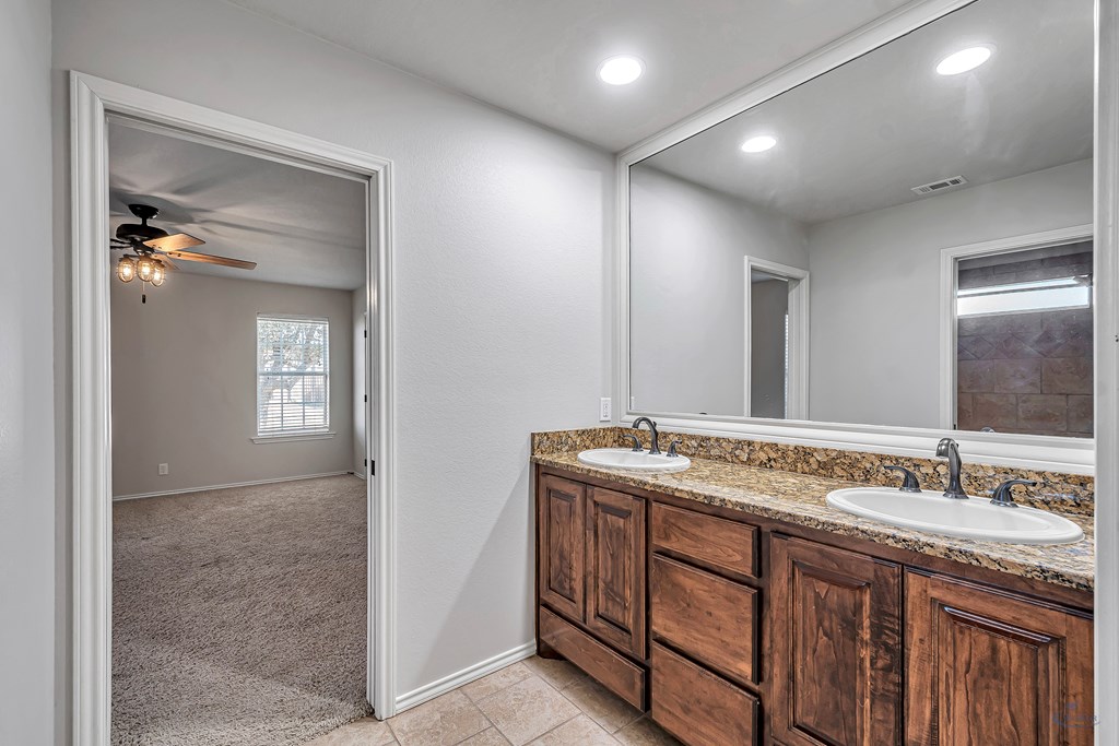 1401 S County Rd 1072