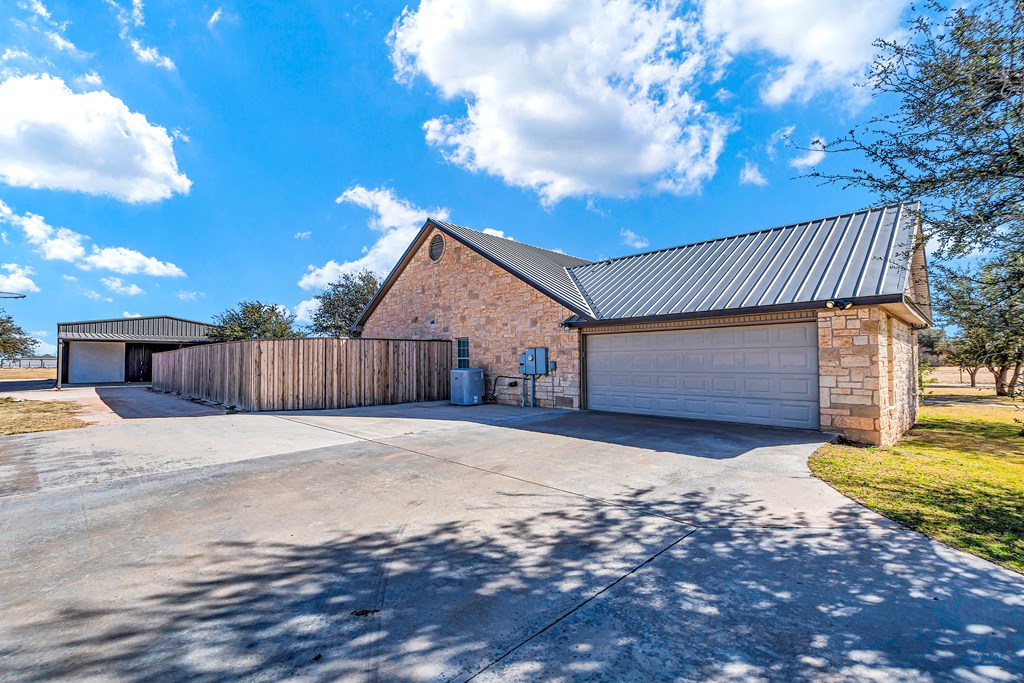 1401 S County Rd 1072