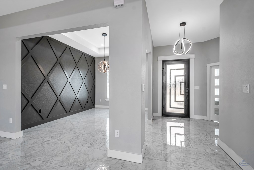 2102 S County Rd 1059