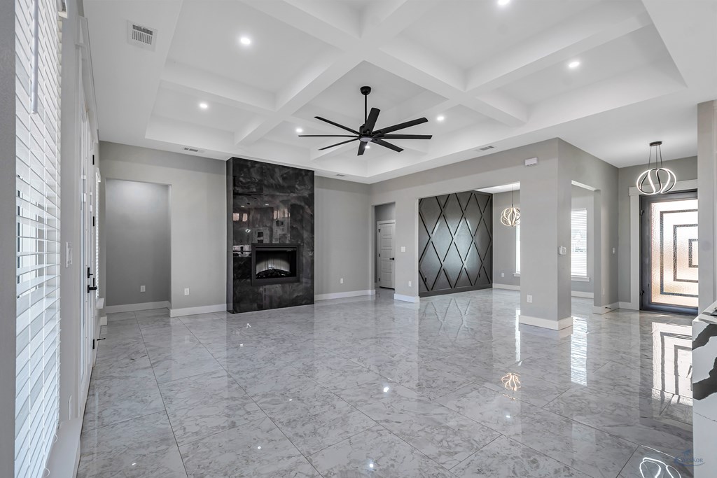 2102 S County Rd 1059