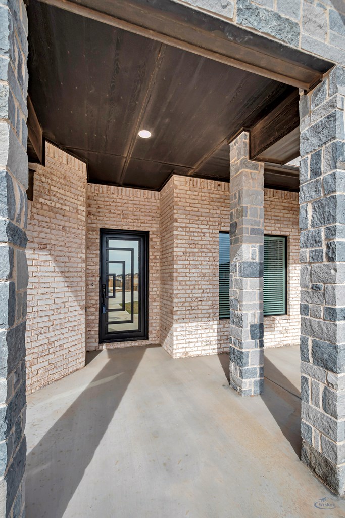 2102 S County Rd 1059